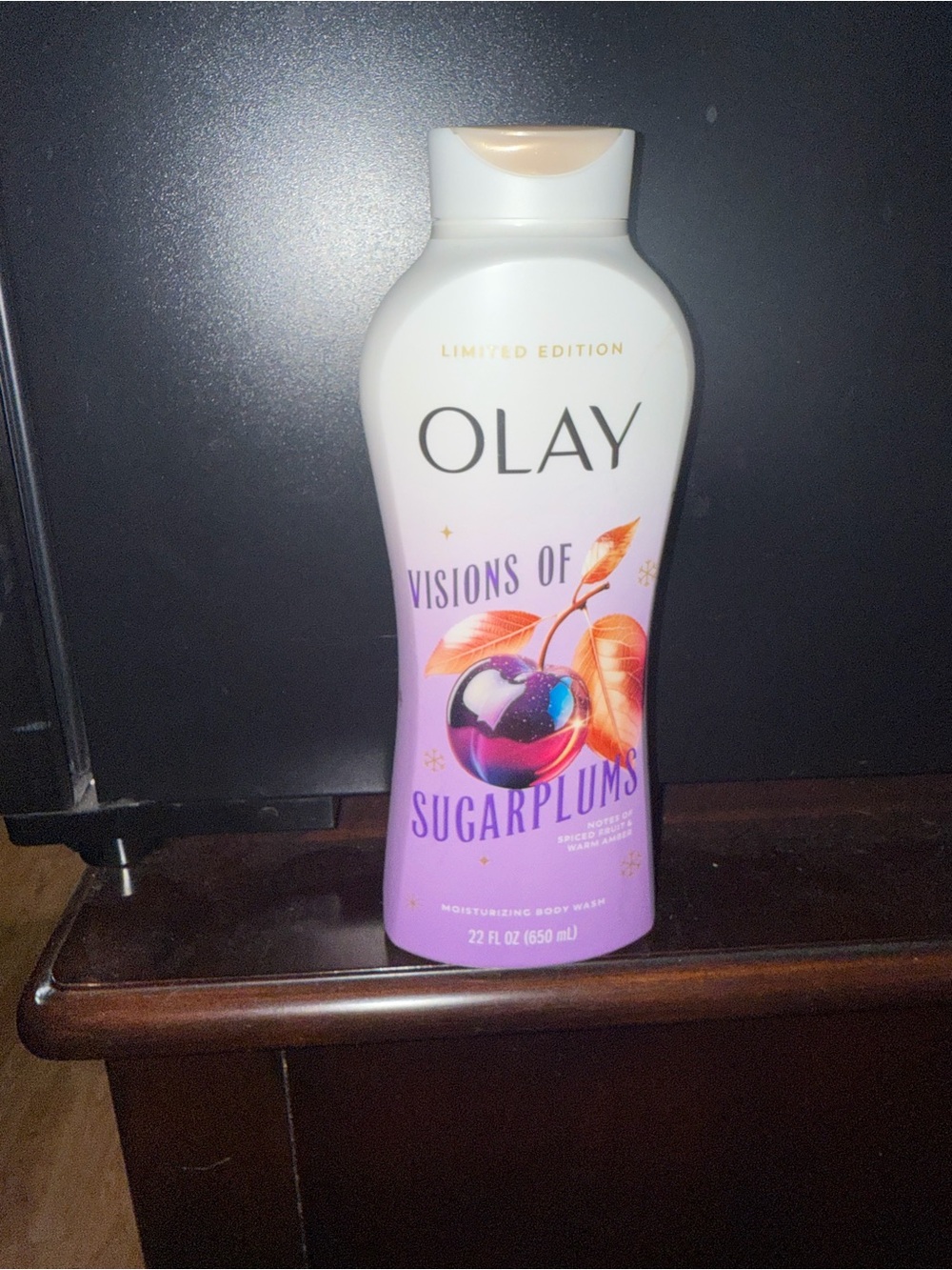 OLAY Visions of Sugarplums Moisturizing Body Wash - White & Purple